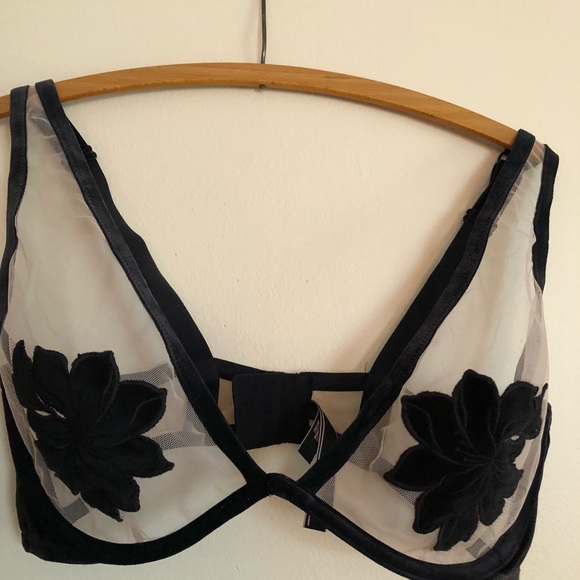 Victoria's Secret Other - Victoria Secret Unlined Bra w/ Flower Appliqués